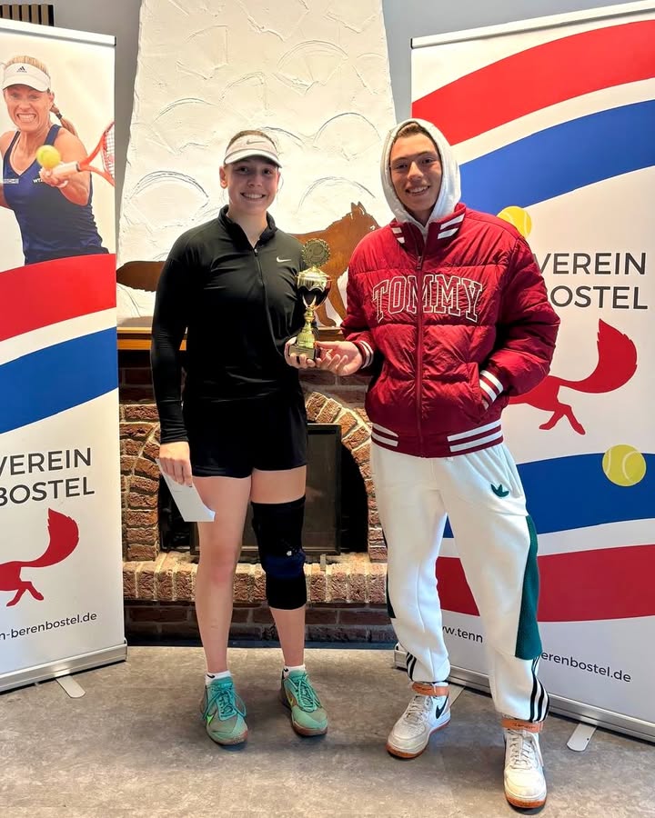 ellie-daniels-autrio-cup-comeback-2025 Ellie Daniels of nensel tennis academy celebrates her comeback title win at the U21 Autrio-Cup in Berenbostel