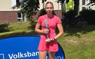 Carla Demmer wins the U16 title at the OTC Junior Open