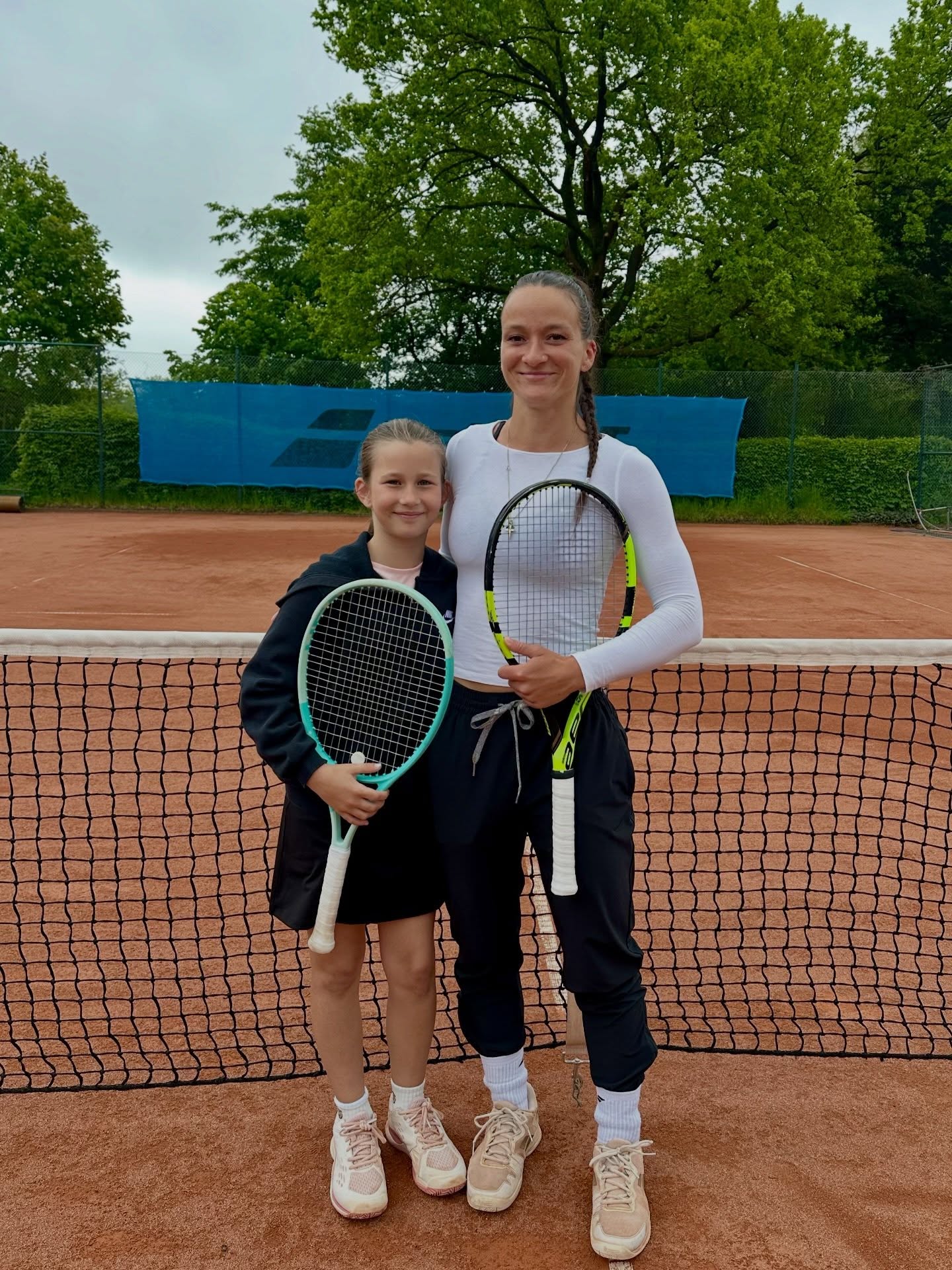 Tennisspielerin Mia Zeidler auf der Anlage der nensel academy