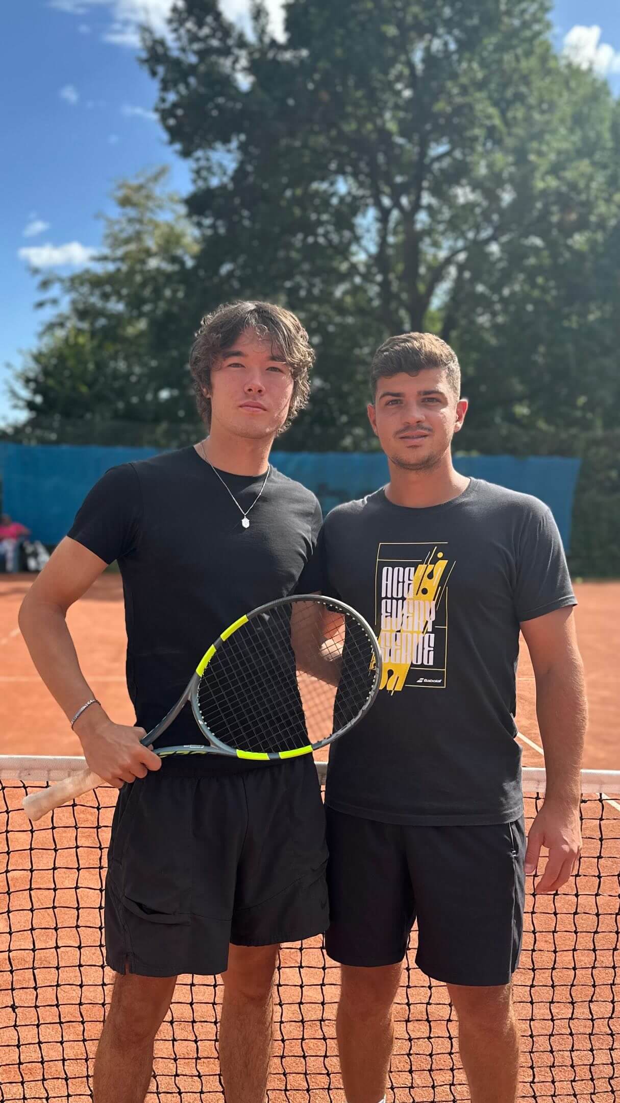Tennisspieler Maximus Kawabata beim Training auf dem Tennisplatz der nensel academy.